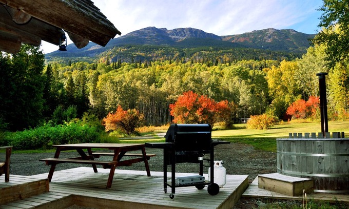 Cedarvale Cabina | Secluded Log Cabin with Hot Tub in Skeena River Valley, British Columbia, Canada