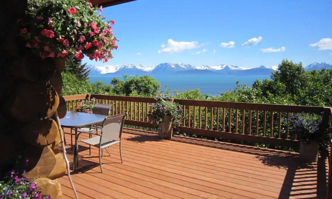 Nikolaevsk Casa | Secluded Log Home Close to Town Right on Ocean