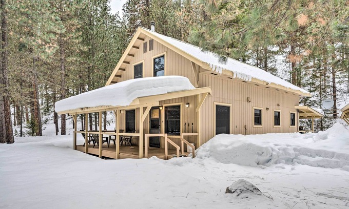 Lowman Casa | Secluded Lowman Cabin w/ Mountain Views