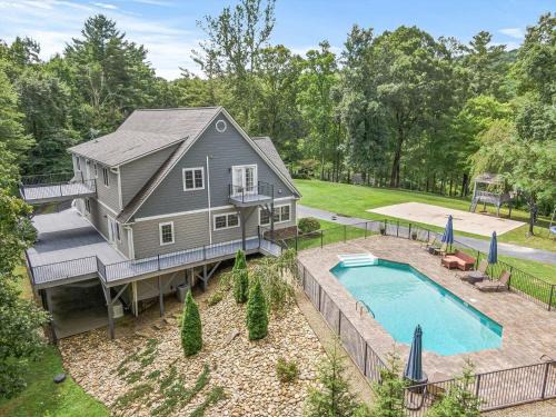 Skyland Casa | Secluded Luxury Home with Pool and Hot Tub in ASHEVILLE 15 min to Downtown