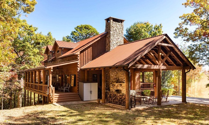 Helen Cabina | Secluded Mountain Views | Hot Tub | Pickleball
