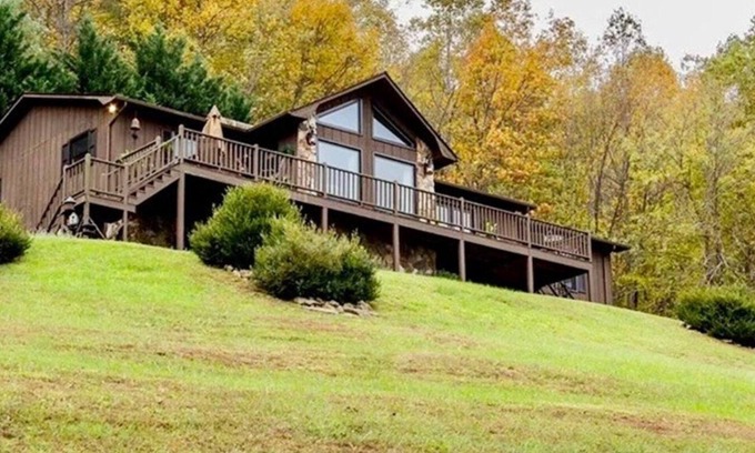 Moravian Falls Cabina | Secluded Mountain Top Cabin | Fire Pit | Fireplace