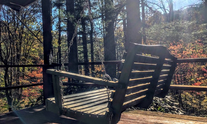 Jefferson Casa | Secluded mountain hideaway w/ hot tub. Close to town and pet-friendly!