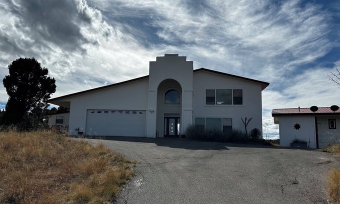 Ruidoso Casa | Secluded Mountain House on 20 wooded acres with majestic views and game room.