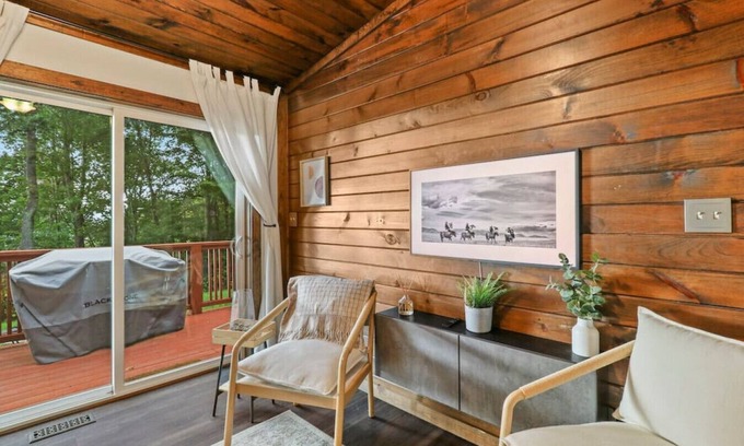 Zionville Casa | Secluded Mountain-top Modern Cabin In Boone