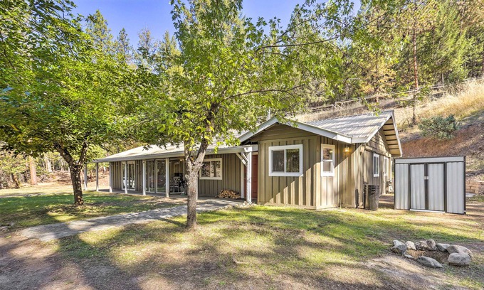 Douglas City Casa | Secluded Mountain Home near River - Dog-Friendly