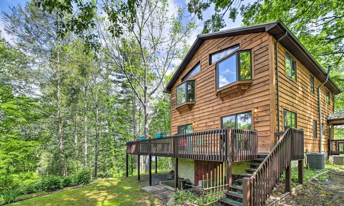 Clyde Casa | Secluded, Mountaintop Getaway w/ Fire Pit!