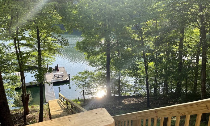 Flat Hollow Marina Casa | Secluded No Wake Cove - Private Covered Dock - Screened Porch - Kayaks - Netflix