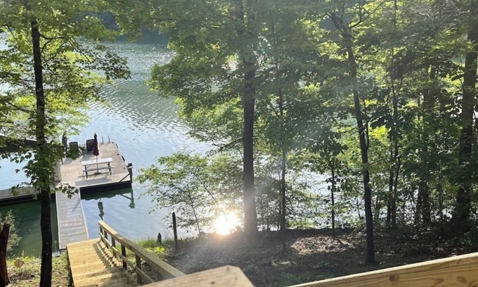 Flat Hollow Marina Casa | Secluded No Wake Cove - Private Covered Dock-Screened Porch-Kayaks