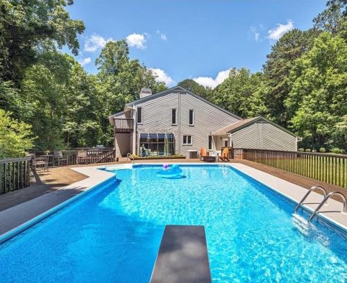 Fairview Casa | Secluded oasis in Asheville! GAME room MOVIE theater HOT tub - 20 min to Biltmore!
