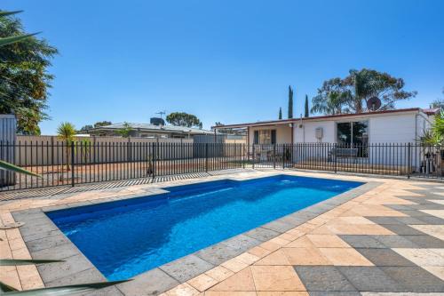 South Kalgoorlie Casa | Secluded oasis & inground pool