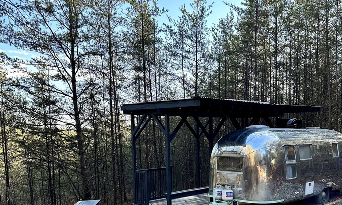 Lenoir Casa | Secluded Off-Grid 1962 Airstream in Blue Ridge Mountains