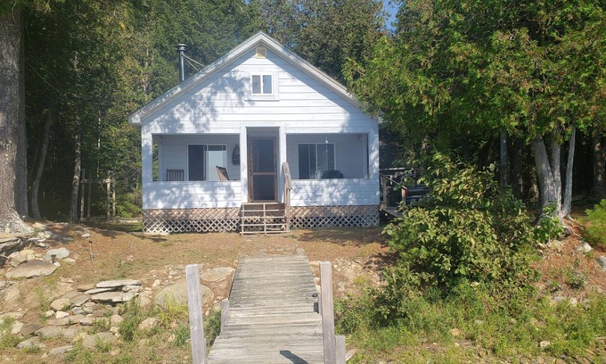 Sherman Station Cabina | Secluded OFF GRID lakeside camp