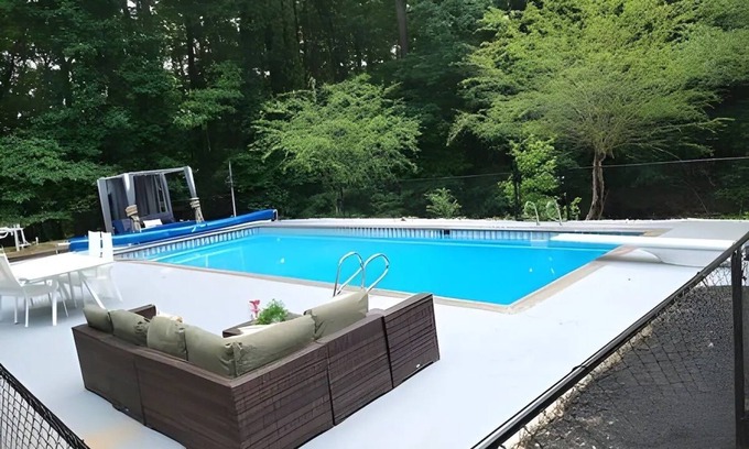 Cliftondale Casa | Secluded PoolHouse Estate