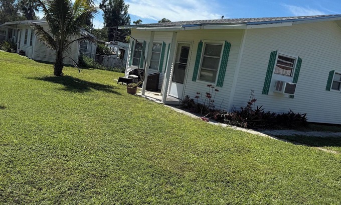 Estero Casa | Secluded private 2-bedroom house in Estero walking distance from Starbucks plus