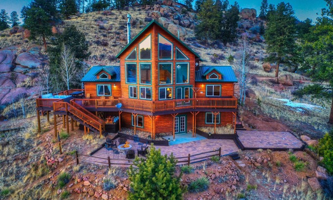 Florissant Cabina | 🌄 Lujosa casa de montaña - Pike's Peak Views, Wifi, DISH, HotTub, PoolTable!😮