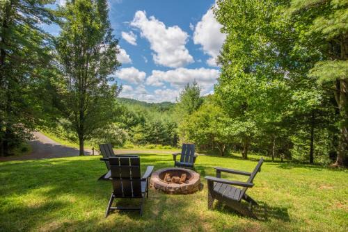 Crumpler Casa | Secluded & Private Retreat- Hot Tub, Fire Pit, Near New River State Park