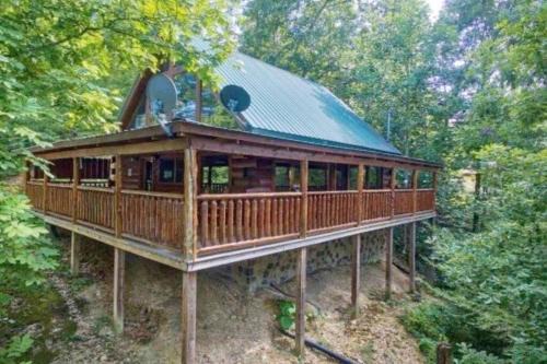 Caton Casa | Secluded, private, romantic Four Bears cabin