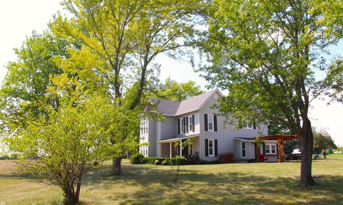 New Century Otro | Secluded Ranch. Lake. Hunting. Horse Trails. Fun!