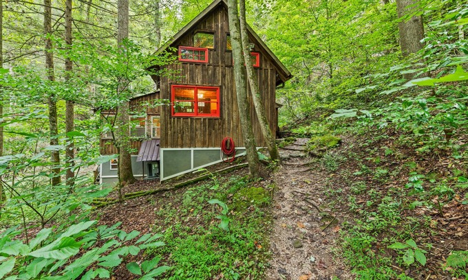 Campton Cabina | Aislado Red River Gorge Pet-Friendly Cabina en 3 acres (Serenity Falls)