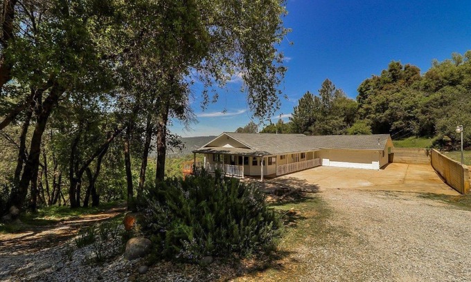 Columbia Casa | Secluded Remodeled Home on 5 Acres Near Columbia State Park