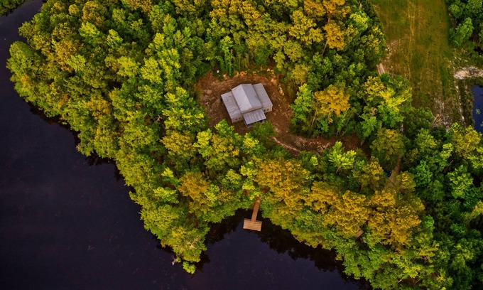 Orangeburg Casa | Secluded Retreat With hot tub ideal to fish and relax on private pond