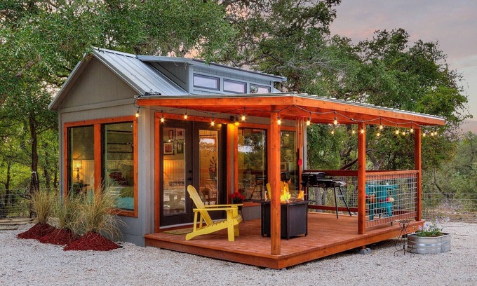Hondo Cabina | Secluded & Romantic Tiny Farmhouse Getaway