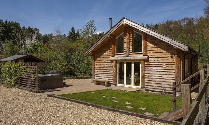Sherwood Forest Cabina | Secluded, rural retreat for 6 nestled in Sherwood Forest, with hot tub