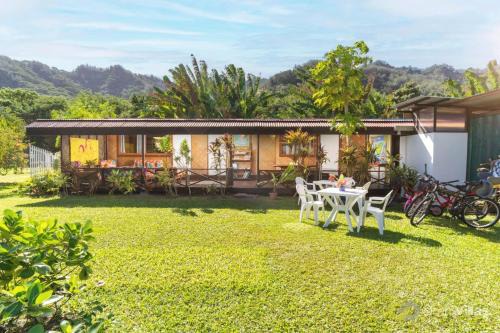 Moorea-Maiao Casa | Secluded Rustic Bungalow Near Tipaniers Beach