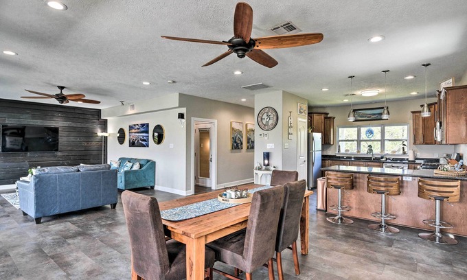 El Lago Casa | Secluded Seabrook Waterfront Home w/ Patio!