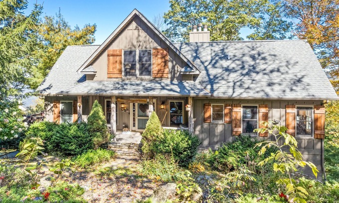 Clyde Casa | Secluded Smoky Mountain home with panoramic views, wood stove, & hot tub