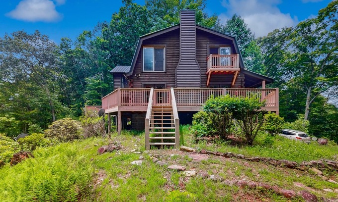 Topton Casa | Secluded & spacious lake-view home with huge primary suite & amazing location