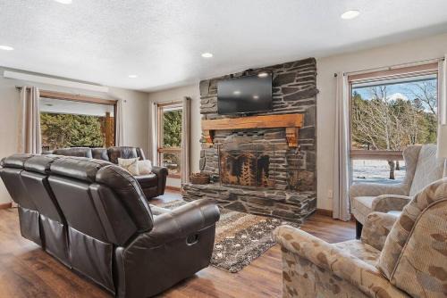 Custer Casa | Secluded Stay in a Wonderful Creekside Getaway