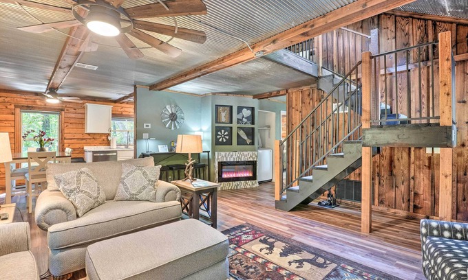 Kimberling City Cabina | Secluded Table Rock Lake/Branson Cabin w/ Hot Tub!