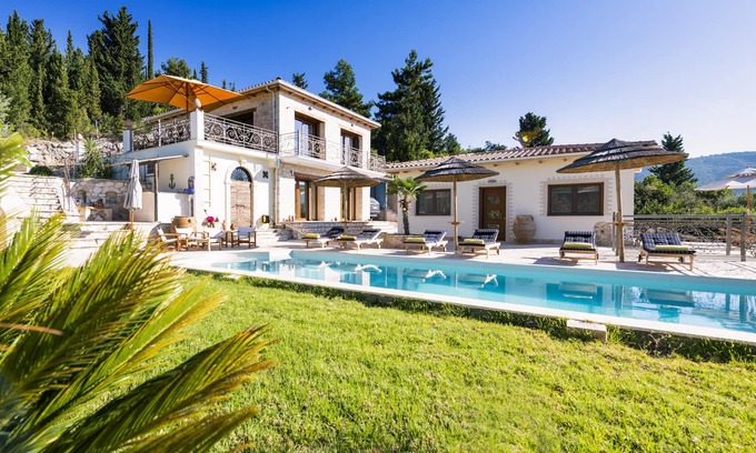 Vavkeri Villa | THE VIEW COMPLEX, villa exclusiva con piscina y bar, ideal para hasta 14 personas