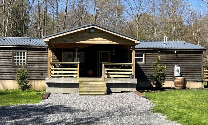 Leeper Cabina | Secluded three bedroom cabin in the Woods