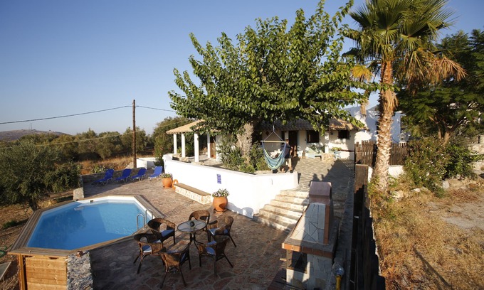 Amaniou Villa | Casa tradicional griega con piscina.