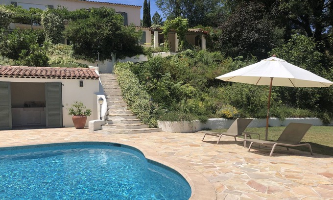 La Garde-Freinet Villa | Villa provenzal con piscina y tenis.
