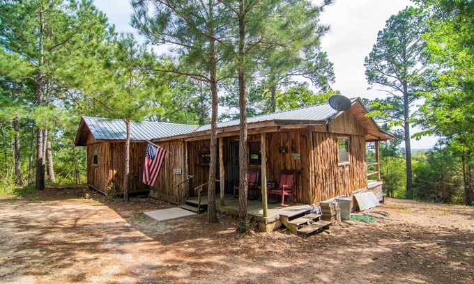 Smithville Cabina | Aislamiento en los pinos perdidos