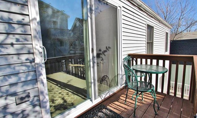 Beach Haven Condominio | Second Floor Oceanside 2 BR Condo in Beach Haven. Great Central Location!