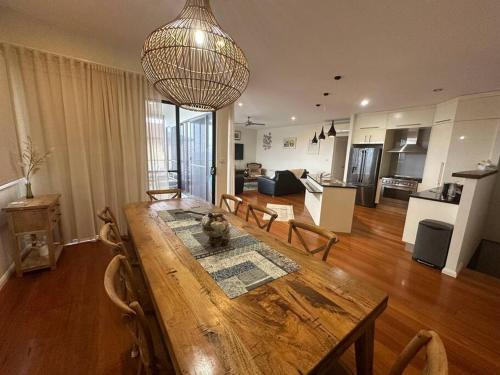 Bonny Hills Apartamento | Second Level on Honeysuckle