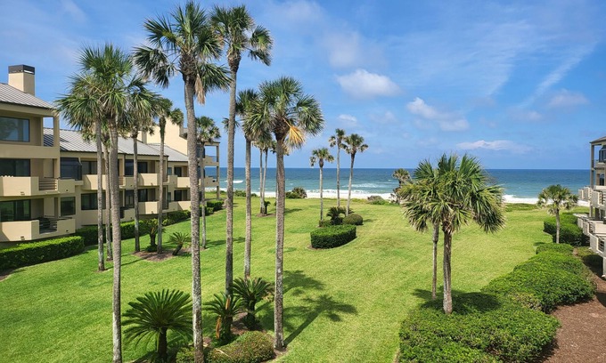 Sawgrass Condominio | Second Wind Found- Sawgrass Ocean Front Views, Immaculate 2/3 Condo