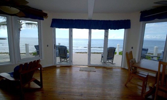 Isla de Utila Casa | Second Wind - Ocean Front - 1 bedroom with WOW Factor!