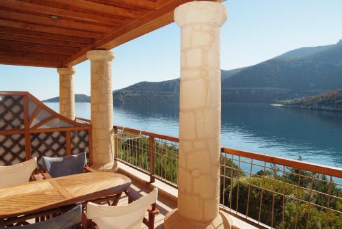 Arkadiko Chorio Casa | Secret Arcadia Bay - Maisonette Breathtaking sea & mountain view-Just on the beach