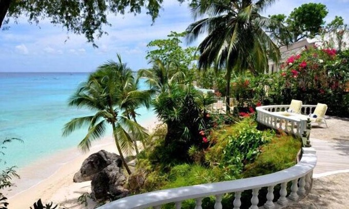 Derricks Apartamento | Secret Cove 4 | Beach Front - Located in Tropical Saint James with House Cleaning Included