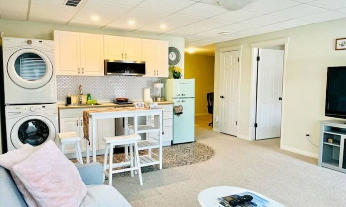 Medicine Hat Casa | Secret Garden 1 bedroom suite with parking