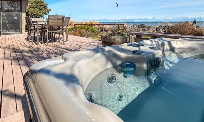 Sequim Casa | Secret Garden Charming Cottage on Dungeness Bay