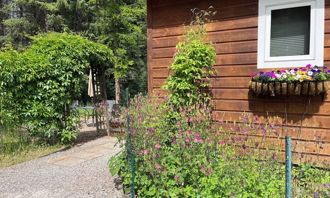 Whitefish Cabaña | Adorable, de nueva construcción, cama king Cottage