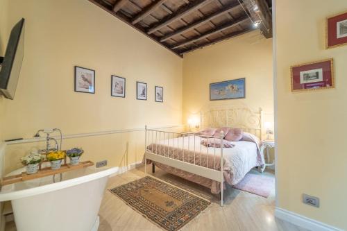Roman Ghetto Apartamento | Secret Luxury Retreat in the Heart of the Ghetto by Houseeds