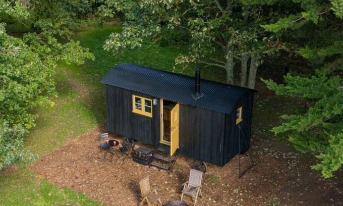 Woodbridge Cabina | Secret Paddock, Secluded Hut